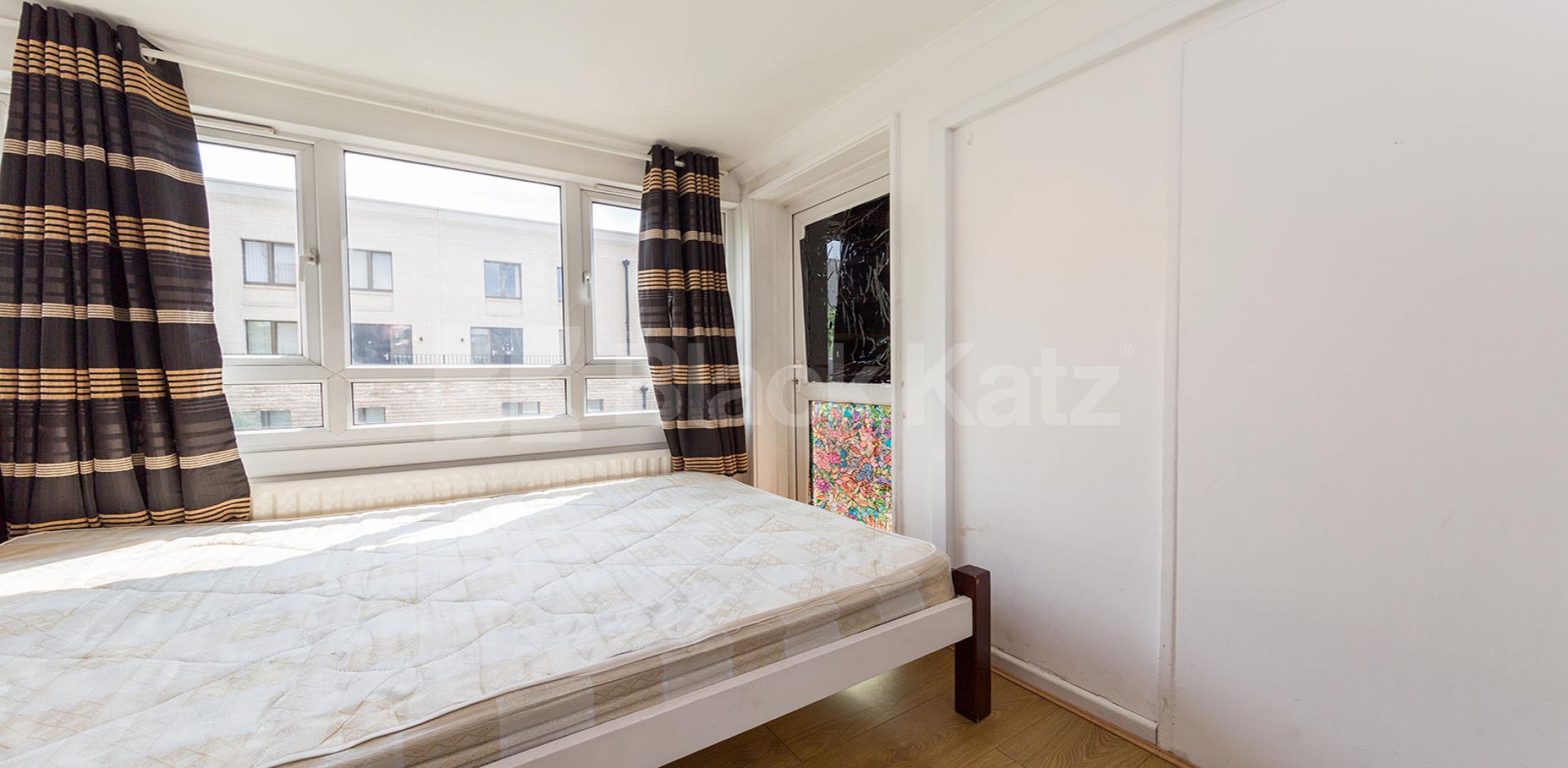 			LARGE 4 BED WITH ROOF TERRACE!, 4 Bedroom, 1 bath, 1 reception Flat			 Shalfleet Drive, Ladbroke Grove